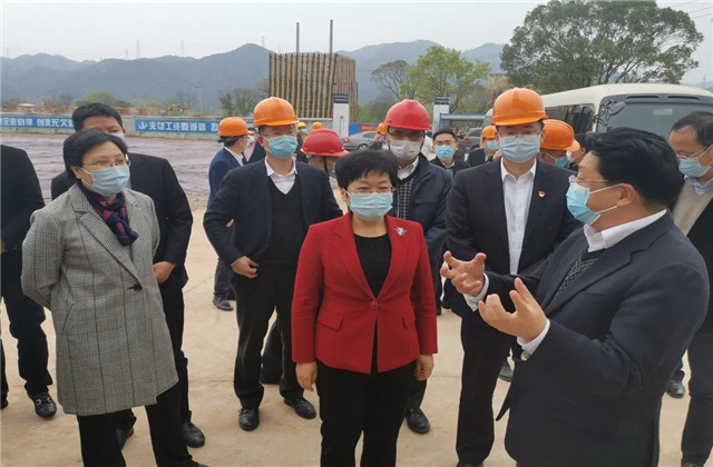 浙江省副省长陈奕君一行到球盟会二建东阳市南马镇西区污水处理厂二期项目调研防疫复工工作