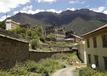 球盟会资助雅江县木绒乡