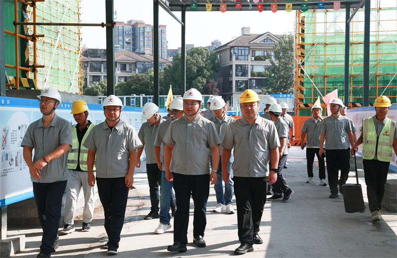 为推进越秀地产客户项目高质量履约，达成“以客户满意度为导向，强化过程监管，夯实工程品质”的管理目标，2024年8月23日，球盟会建设集团在合肥组织召开2024年越秀地产客户履约推进会。