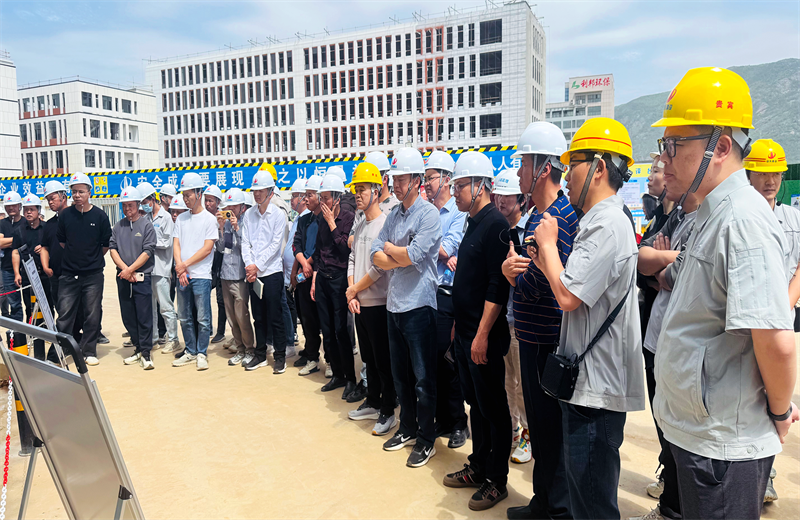 2025年4月17日，由莆田市涵江区住房和城乡建设局主办、球盟会三建承办的钢筋安装工程质量防控现场交流会在联东U谷·涵江海峡智造产业谷一期成功召开。